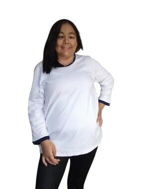 ALIA WOMENS WHITE SCOOP NECK SHIRT WITH BLACK TRIMS
